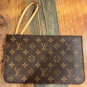 Louis Vuitton Neverfull Pouch